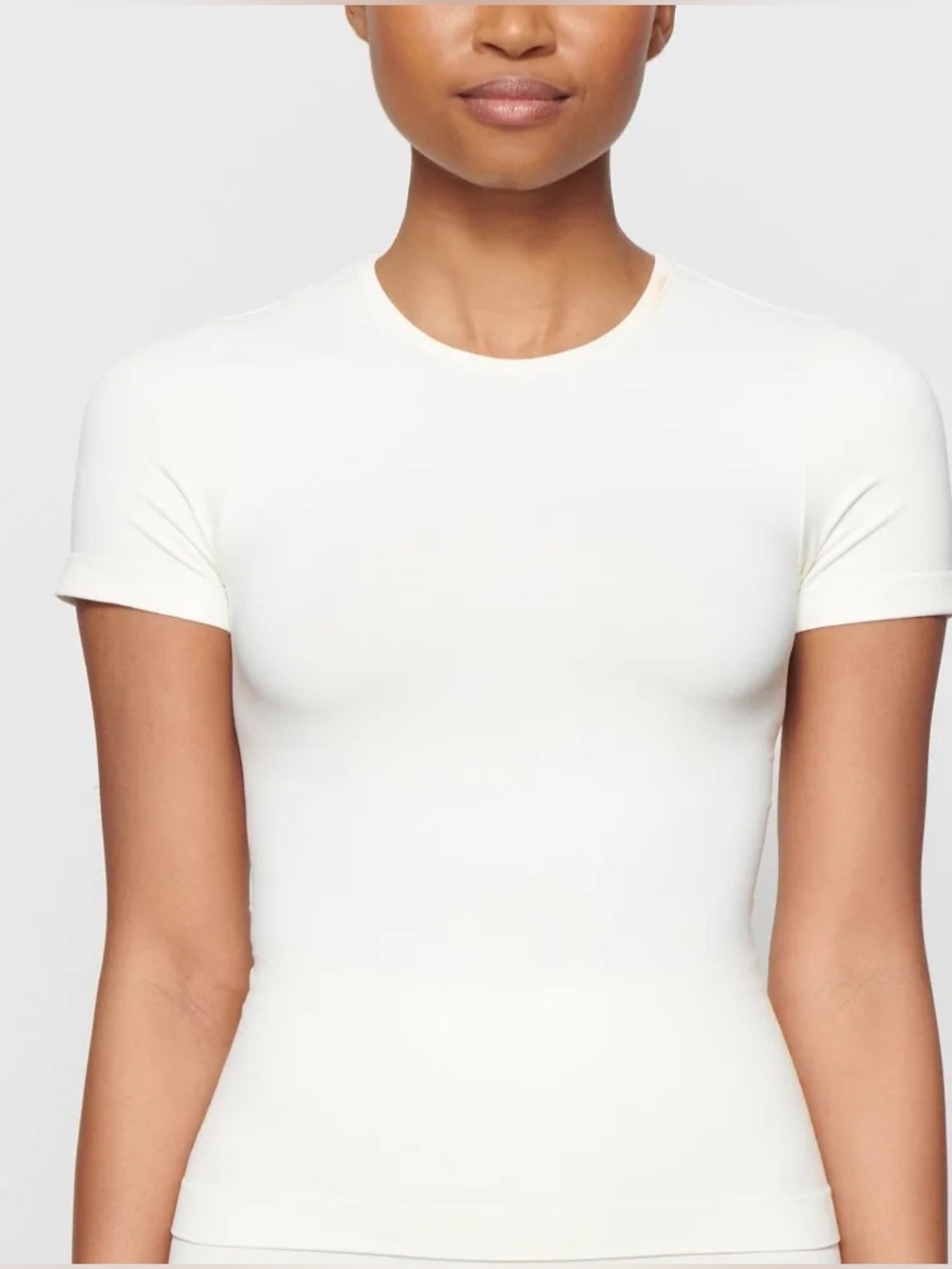 Skims Soft Smoothing Tshirt Tee in Marble White size small